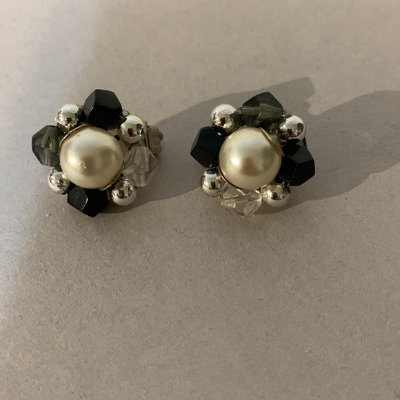 Beautiful vintage earrings, clip on style - Picture 2 of 4